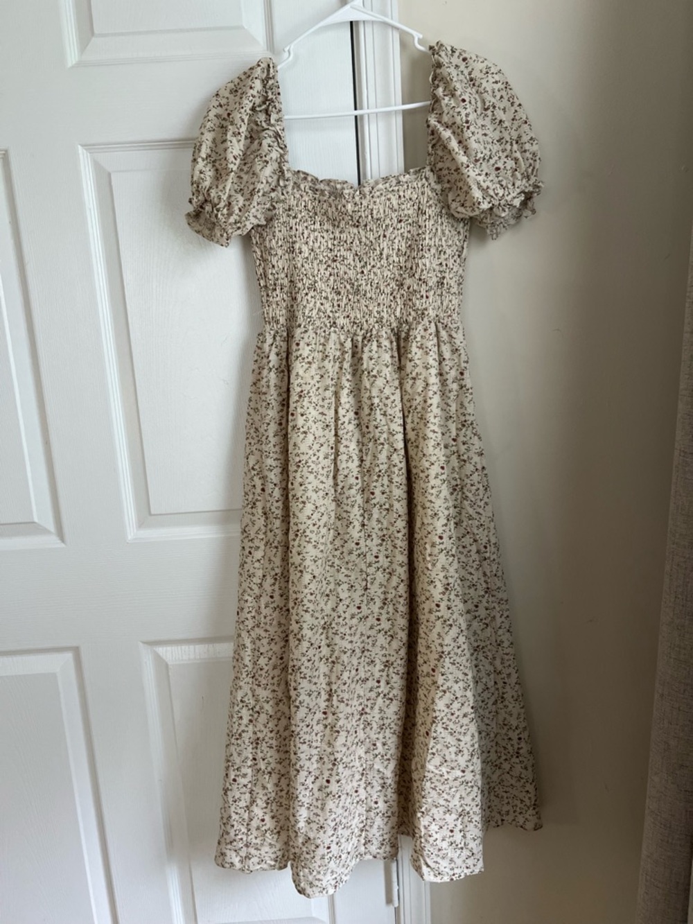 NWT Storia / Worth Collective Nya Beige Red Floral Smocked Dress Medium - Picture 3 of 16